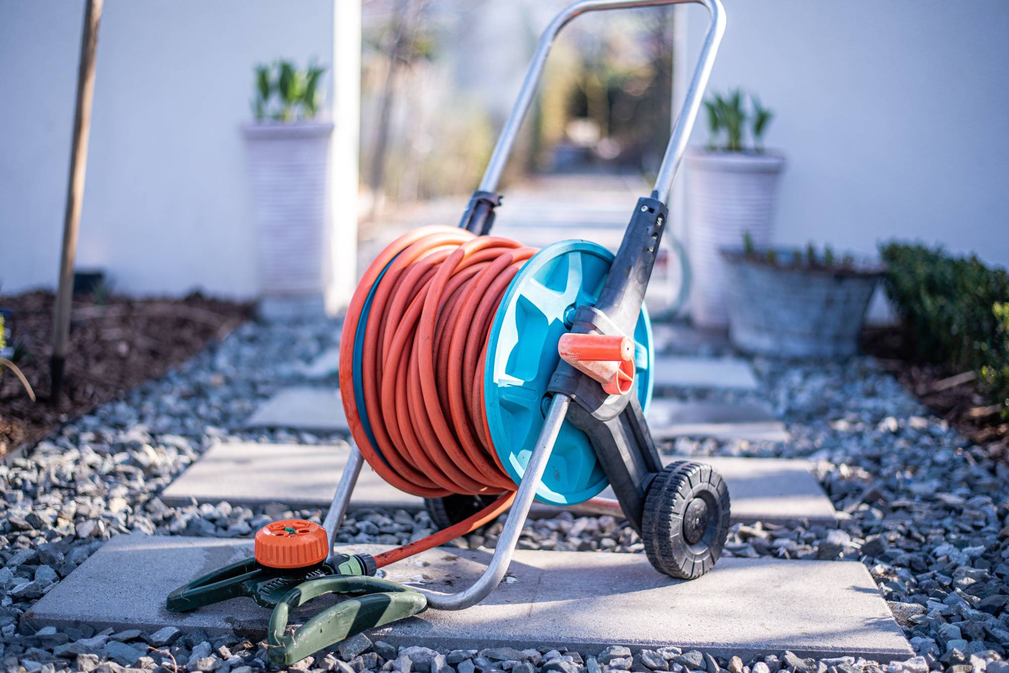 TUYAU_ARROSAGE | RP Paysage 8 outils essentiels pour entretenir votre jardin en été Valentigney 1